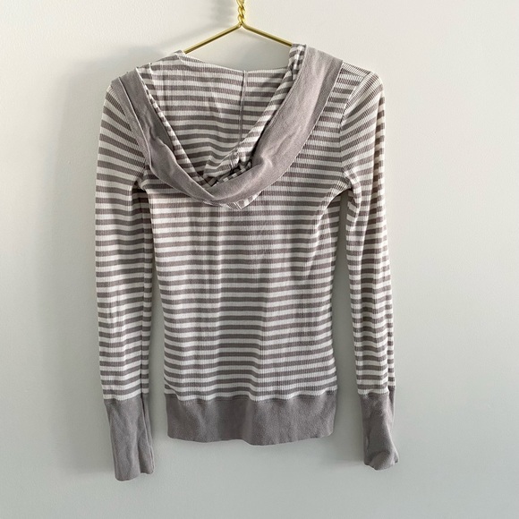 American Eagle Gray Stripe Hooded Long-Sleeve Waffle Top - Picture 2 of 3
